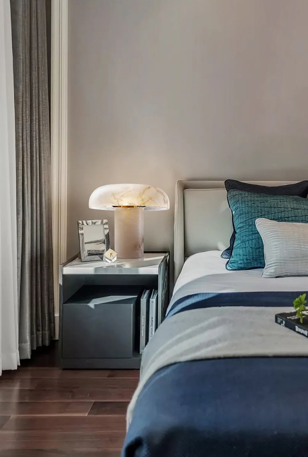 Modern Alabaster Habros Table Lamp - Nuvé