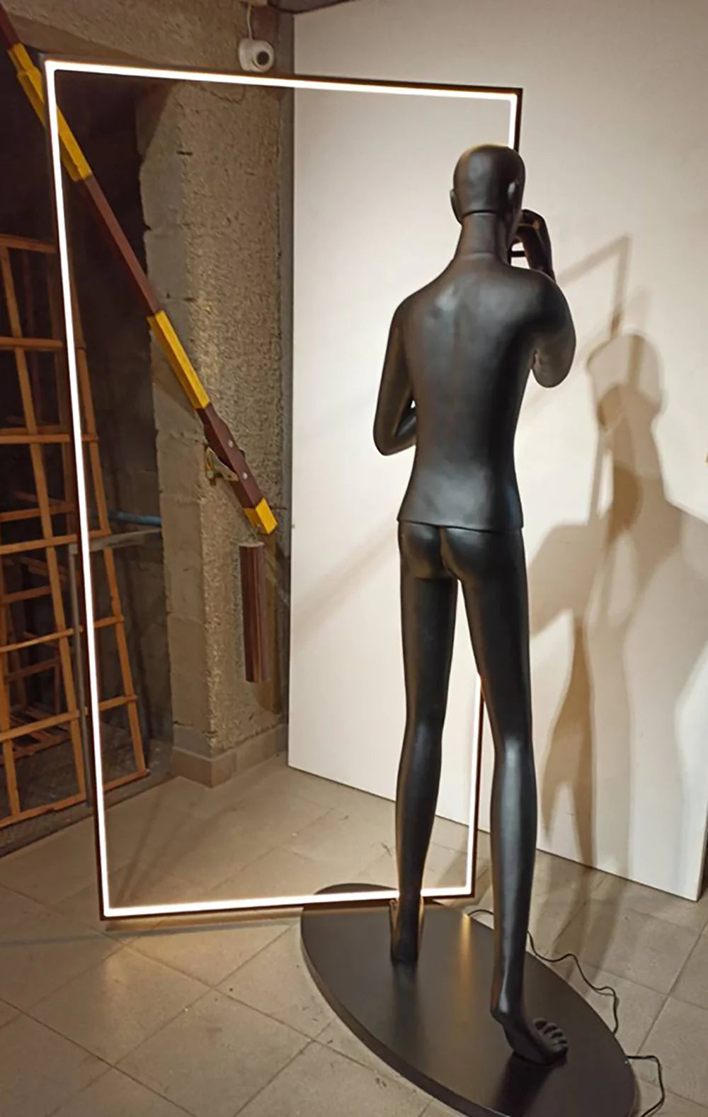 Human Mirror Sculpture Floor Lamp - Nuvé