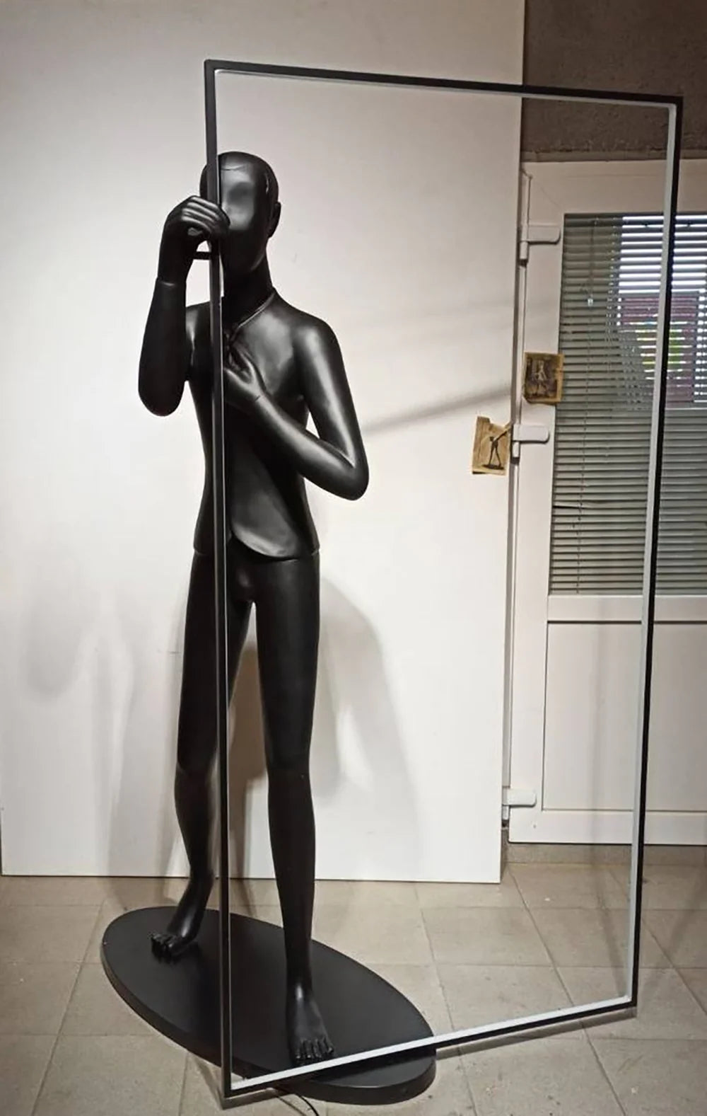 Human Mirror Sculpture Floor Lamp - Nuvé