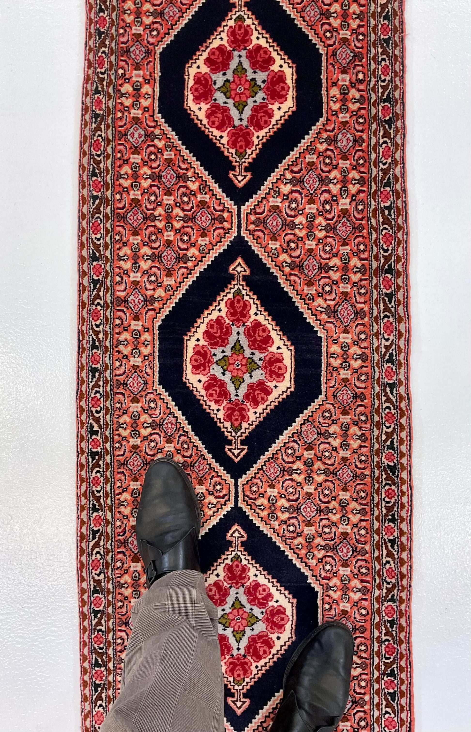 Persian Bijar (1'10"x8'08") rose/indigo - Nuvé