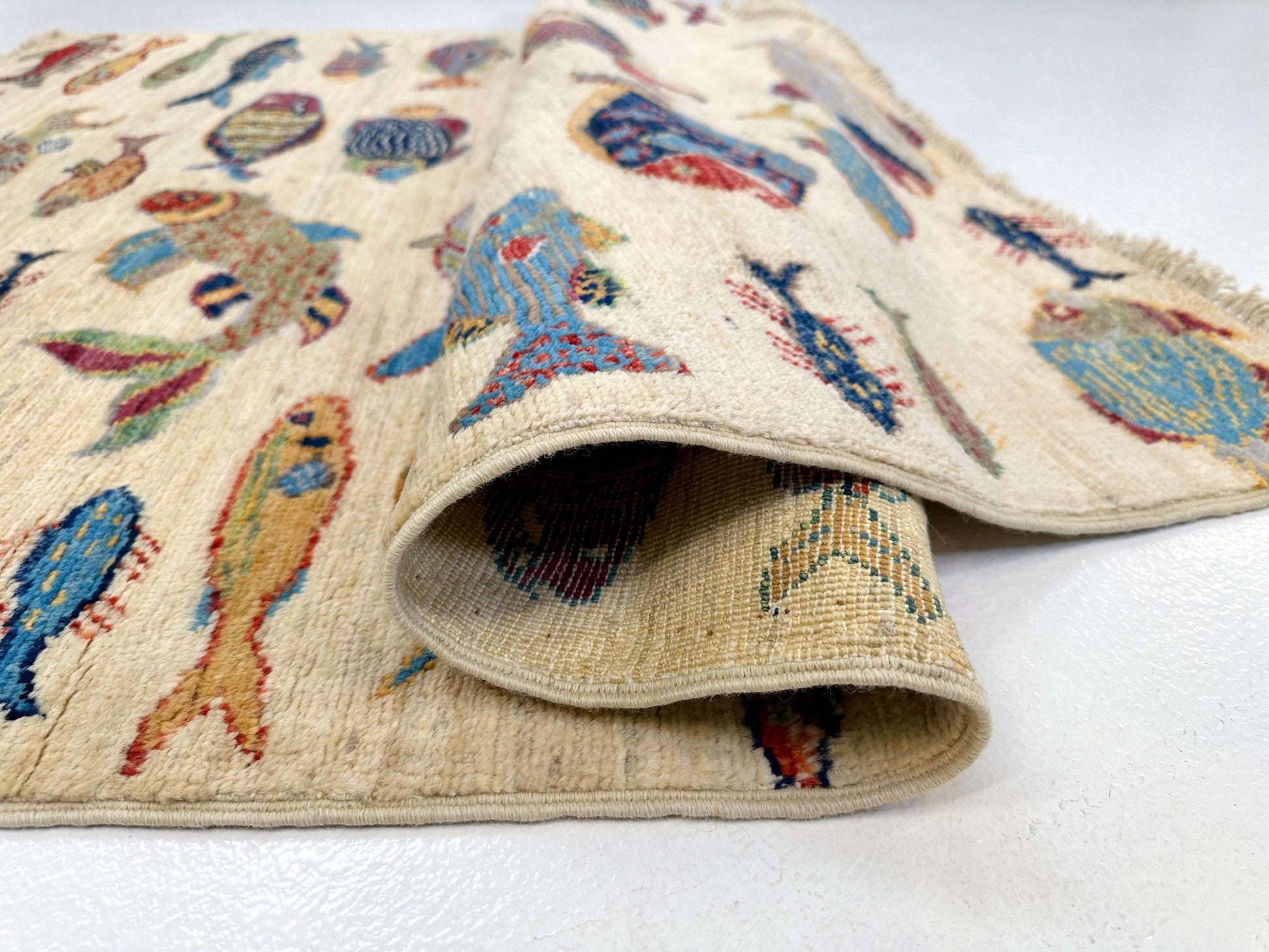 Ariyana-Oceanic Fish (3'04"x4'05") ivory/multicolor - Nuvé
