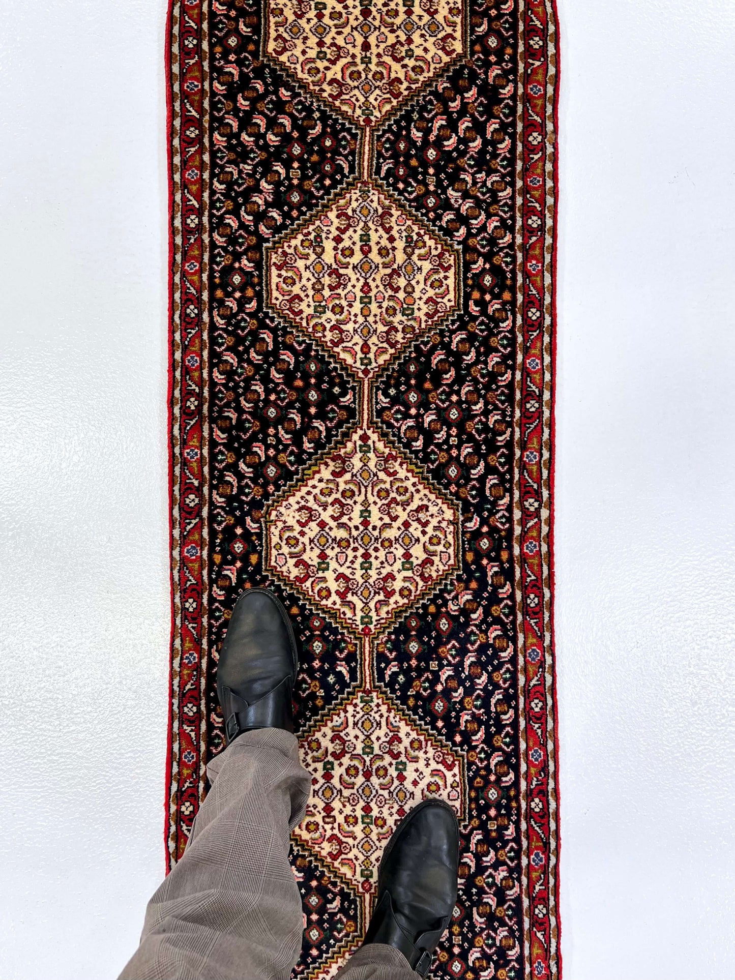 Persian Bijar (1'09"x7'08") indigo/red - Nuvé