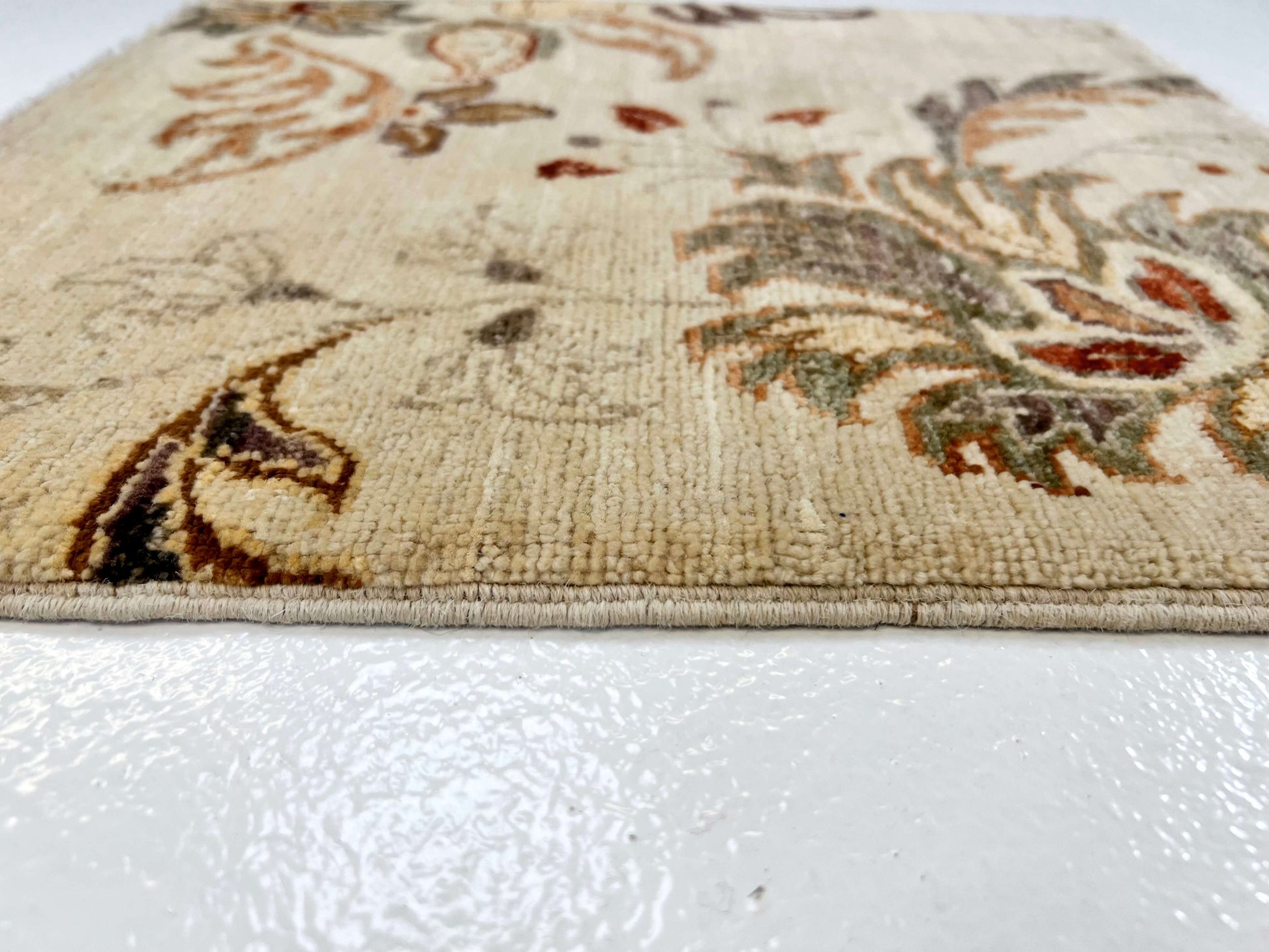 Vegetable-Dye with Silk Accents (18" square) ivory - Nuvé