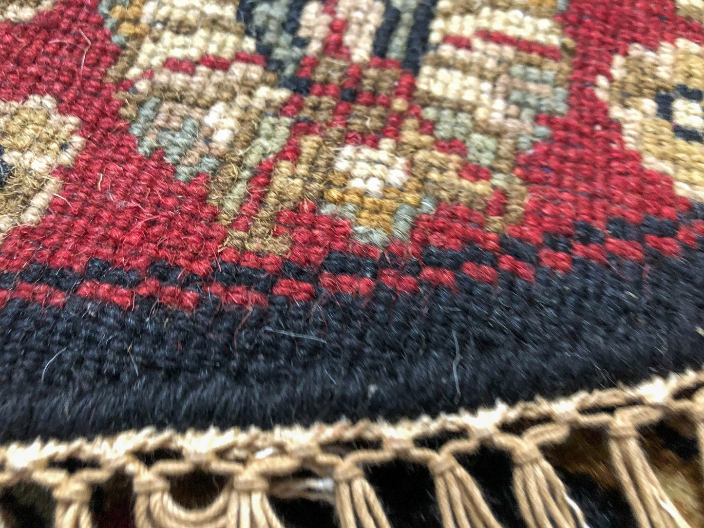 Indo-Tabriz blk/dkred 3' Round
