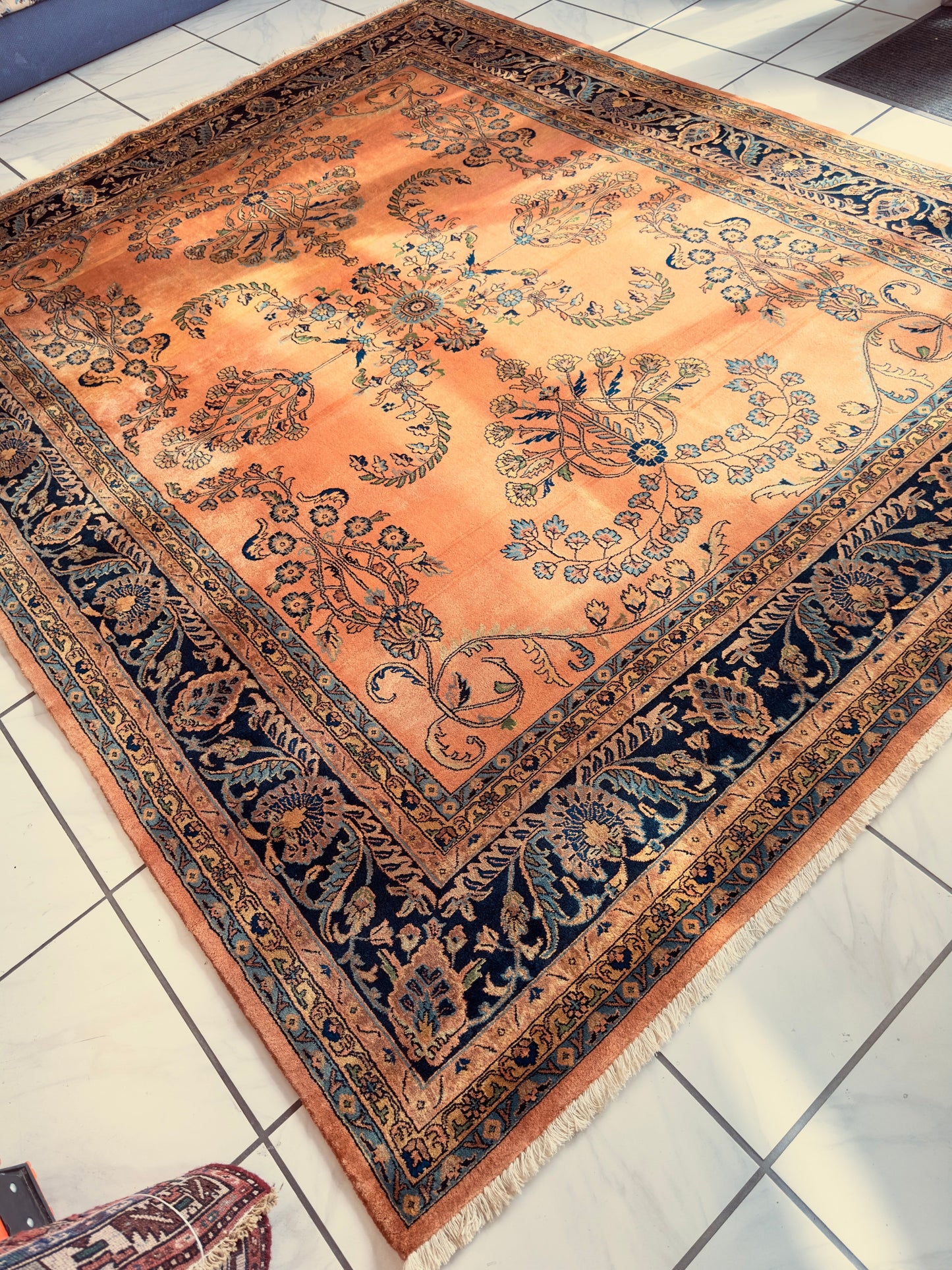 Hand-Knotted Indo-Sarouk Wool Rug – 8' x 10' – Peach Field with Navy Border - Nuvé