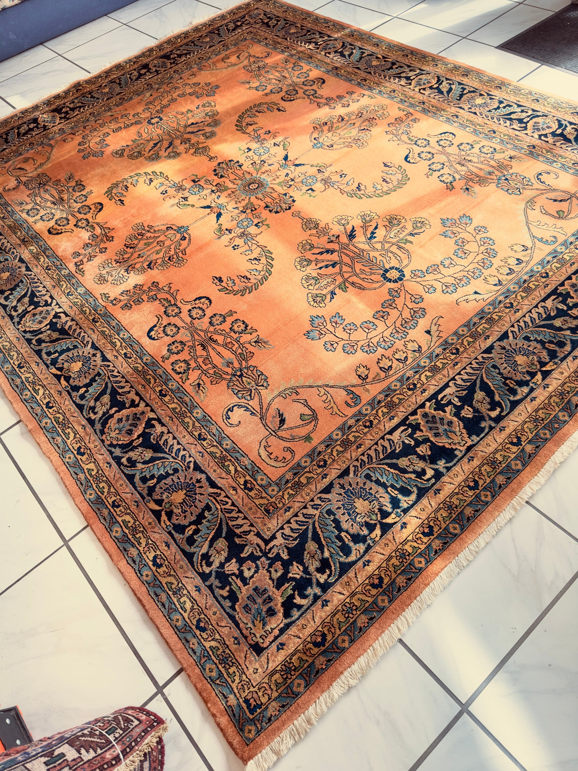 Hand-Knotted Indo-Sarouk Wool Rug – 8' x 10' – Peach Field with Navy Border - Nuvé