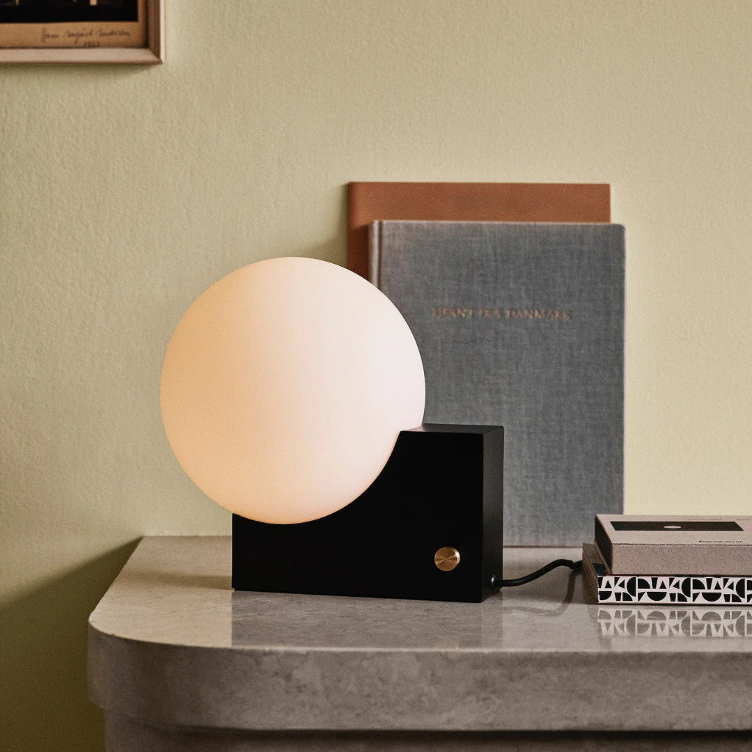 Journey SHY1 Glass Table Lamp - Nuvé