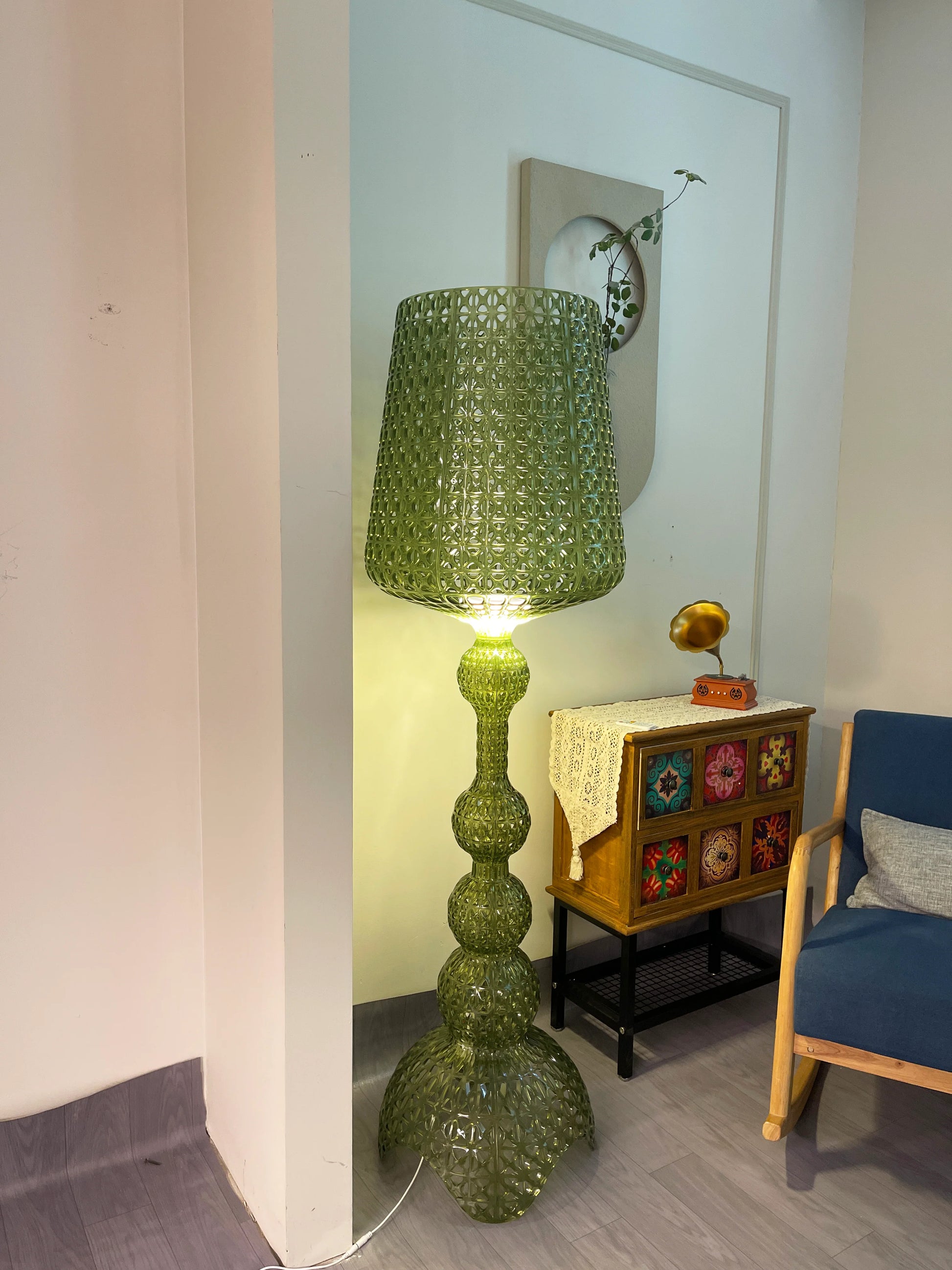 Simple Kabuki Acrylic Floor Lamp - Nuvé