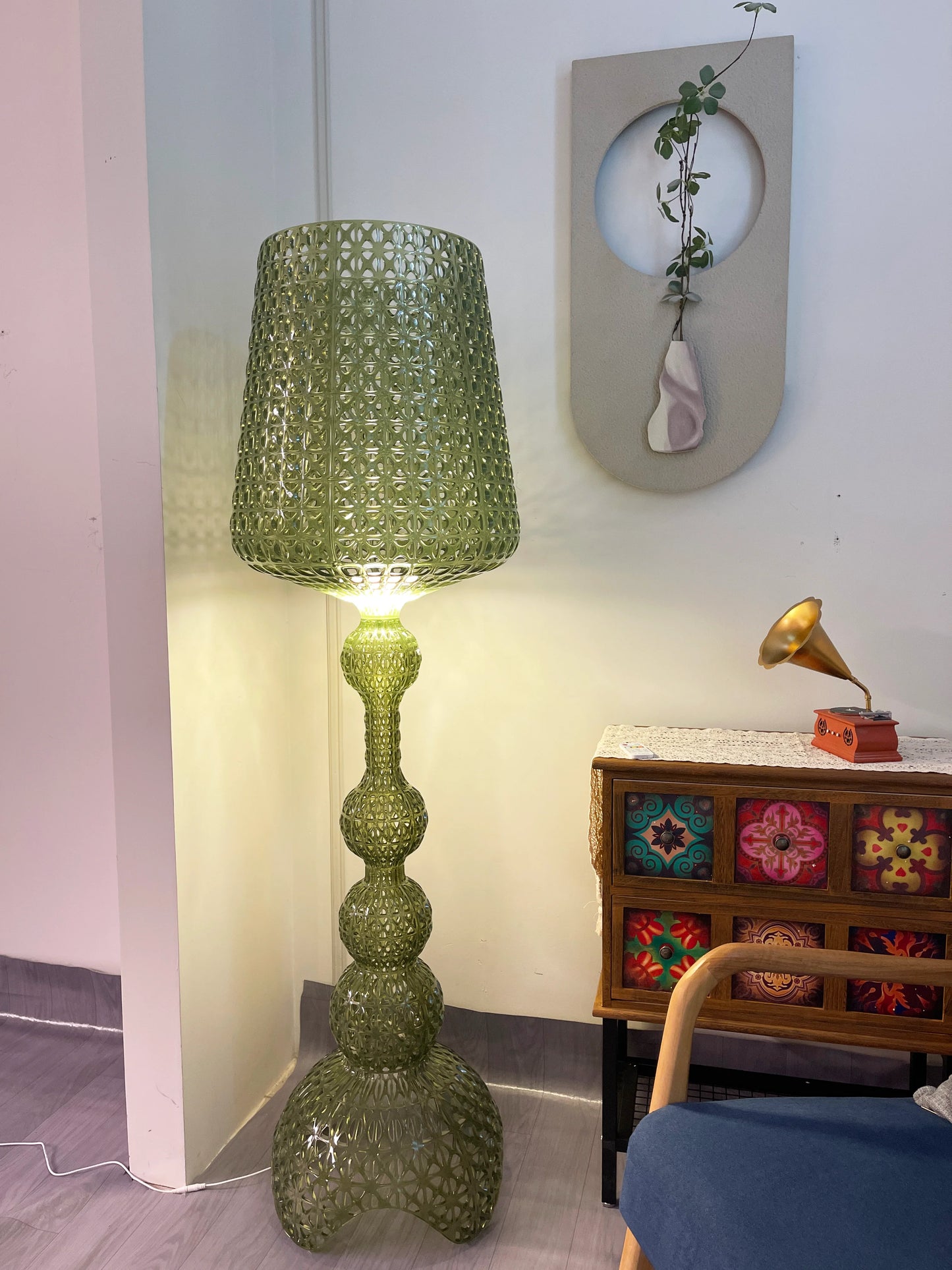 Simple Kabuki Acrylic Floor Lamp - Nuvé