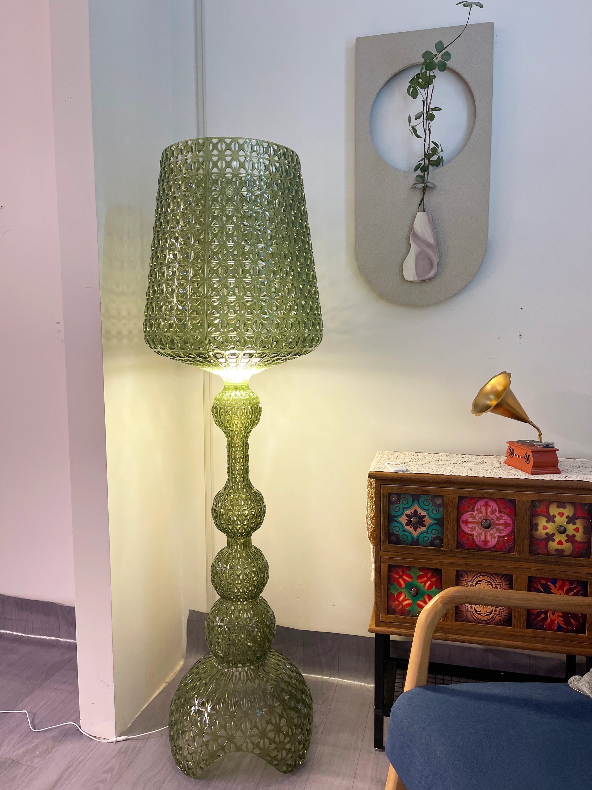 Simple Kabuki Acrylic Floor Lamp - Nuvé