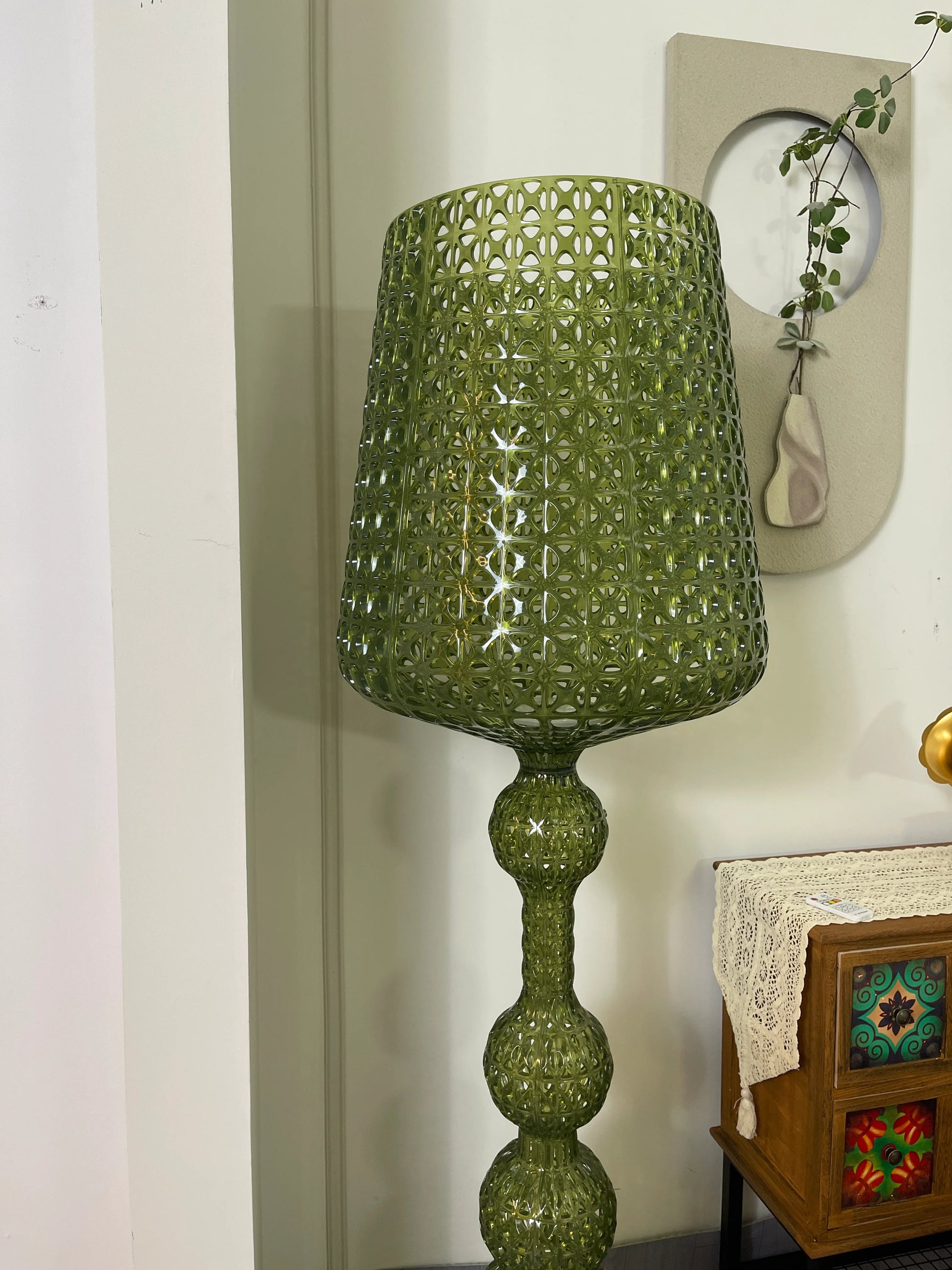 Simple Kabuki Acrylic Floor Lamp - Nuvé