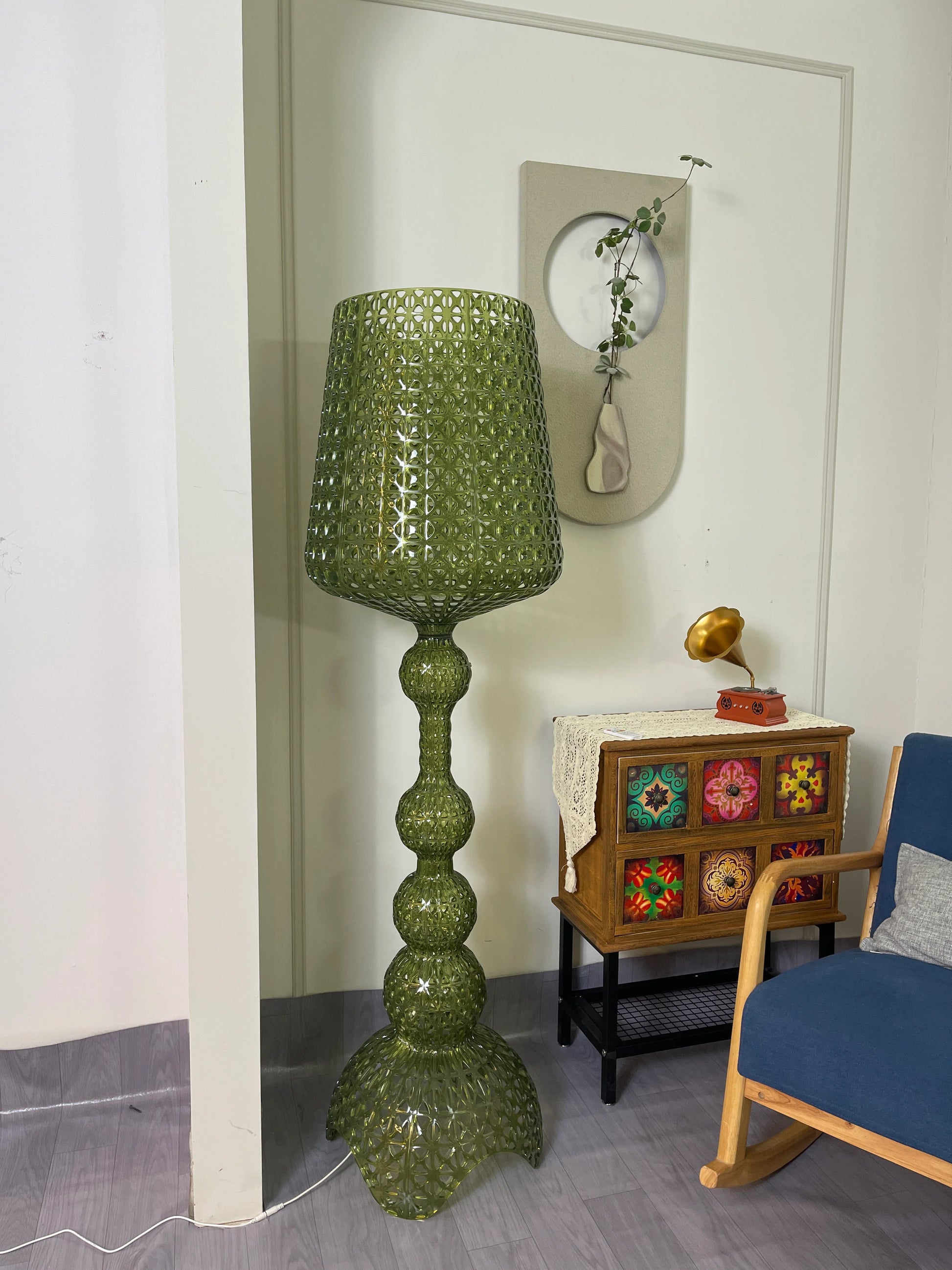 Simple Kabuki Acrylic Floor Lamp - Nuvé