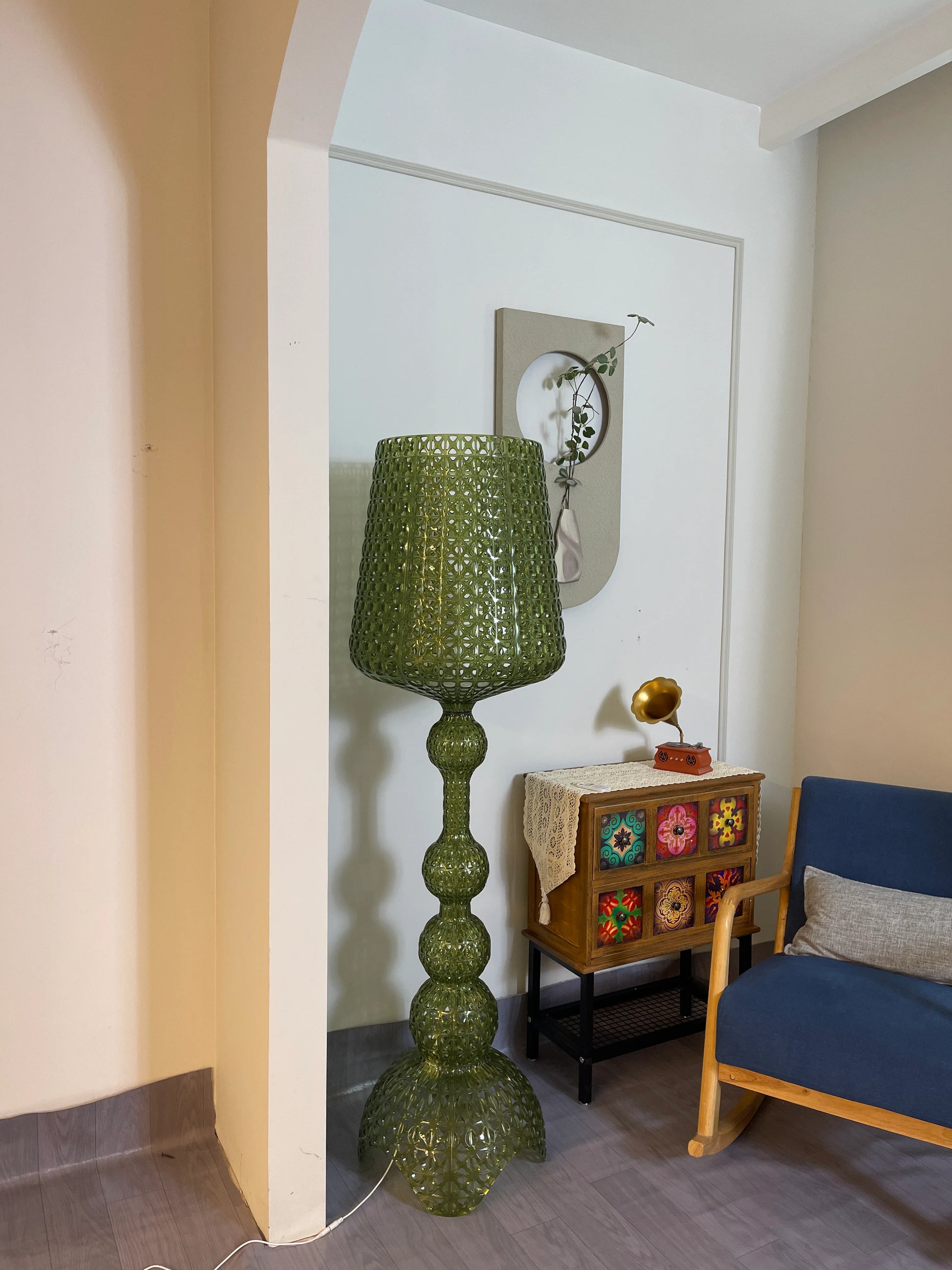 Simple Kabuki Acrylic Floor Lamp - Nuvé
