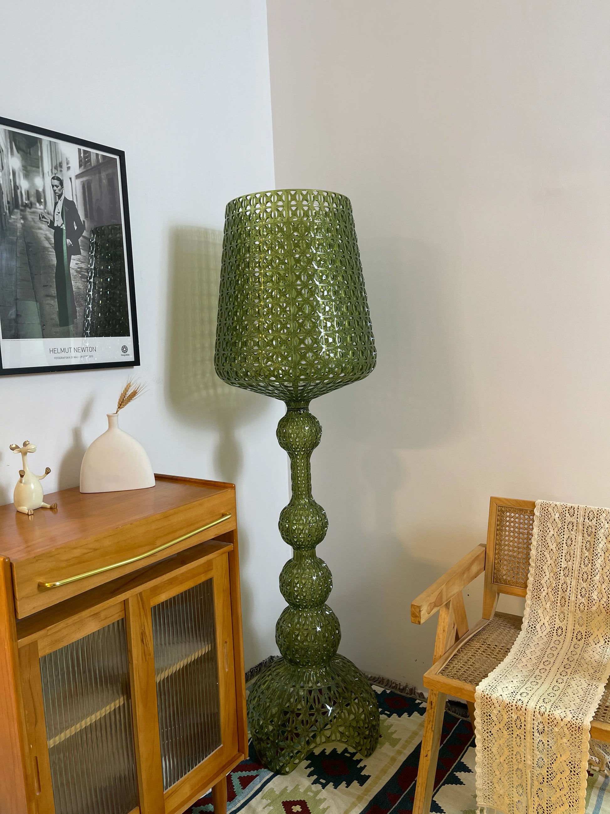 Simple Kabuki Acrylic Floor Lamp - Nuvé