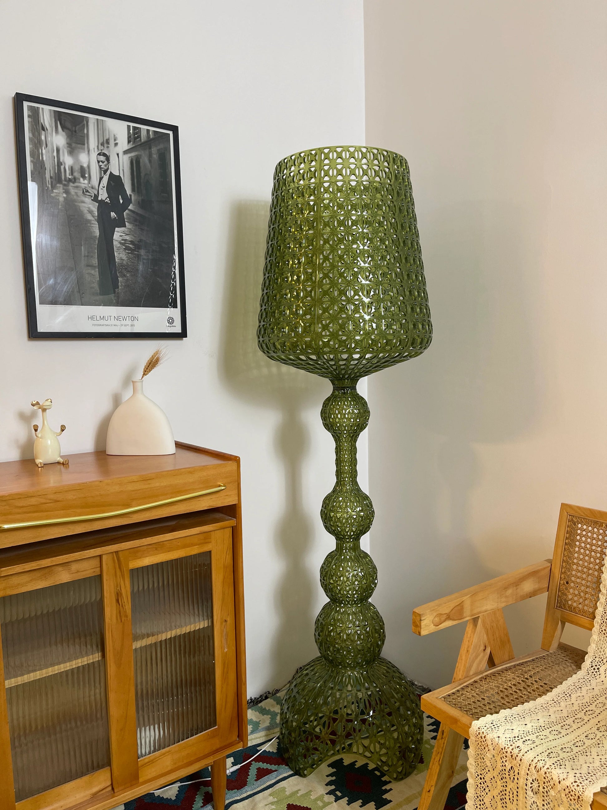 Simple Kabuki Acrylic Floor Lamp - Nuvé
