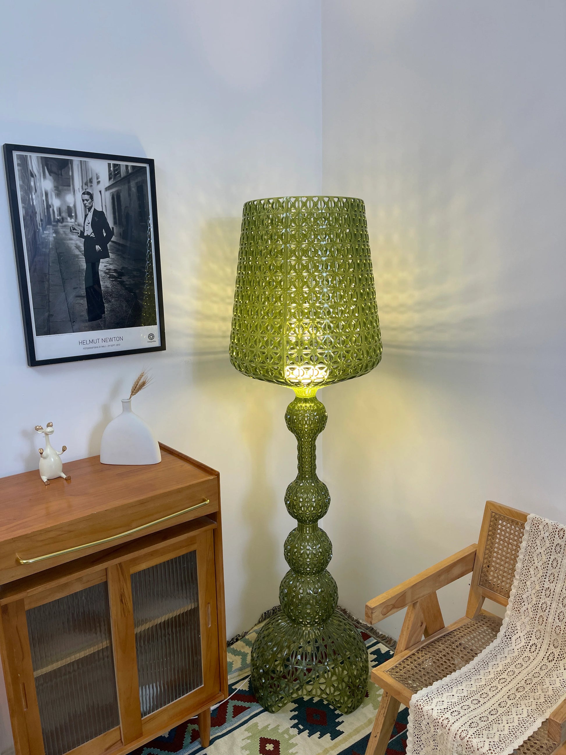 Simple Kabuki Acrylic Floor Lamp - Nuvé