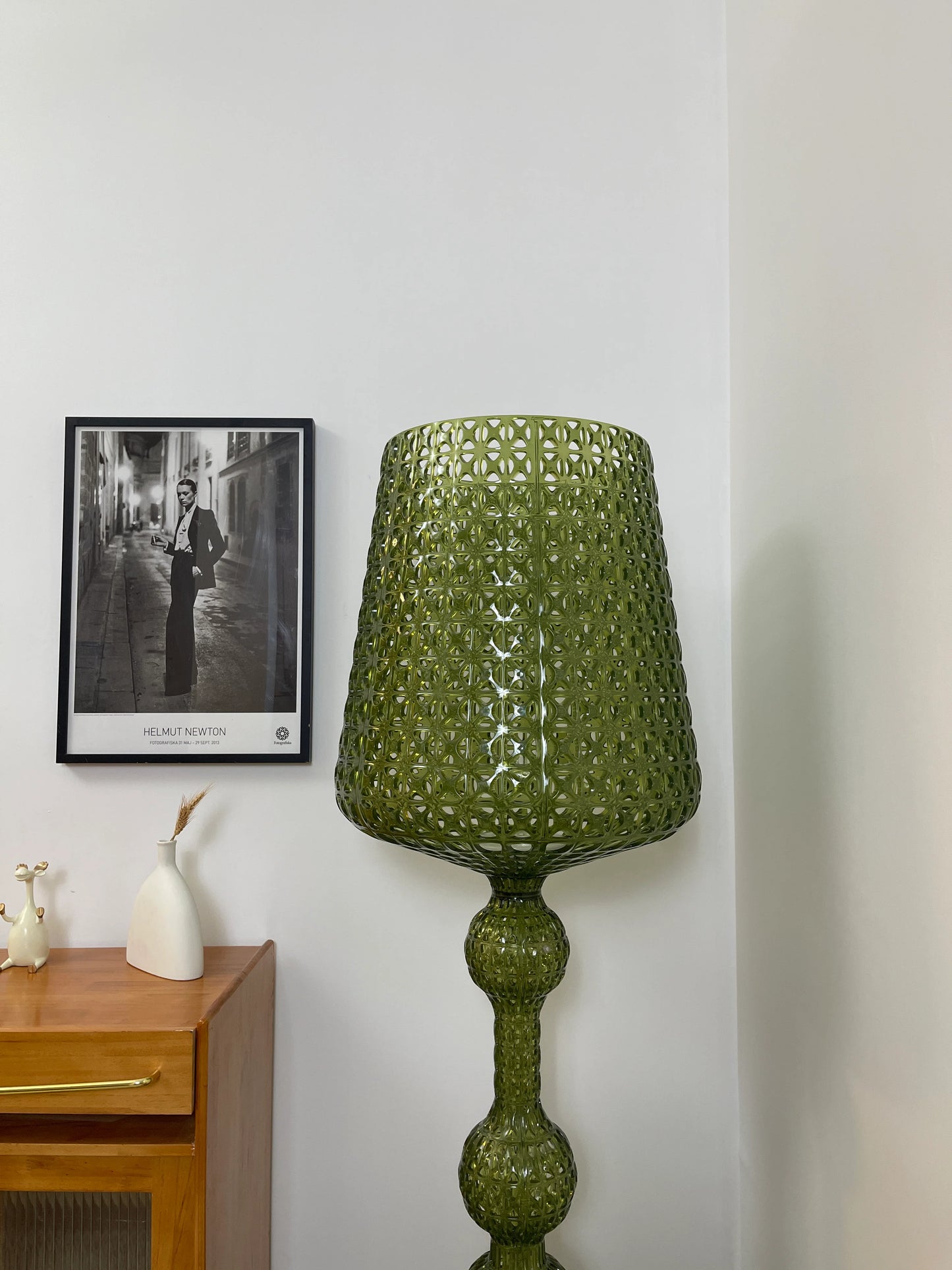 Simple Kabuki Acrylic Floor Lamp - Nuvé