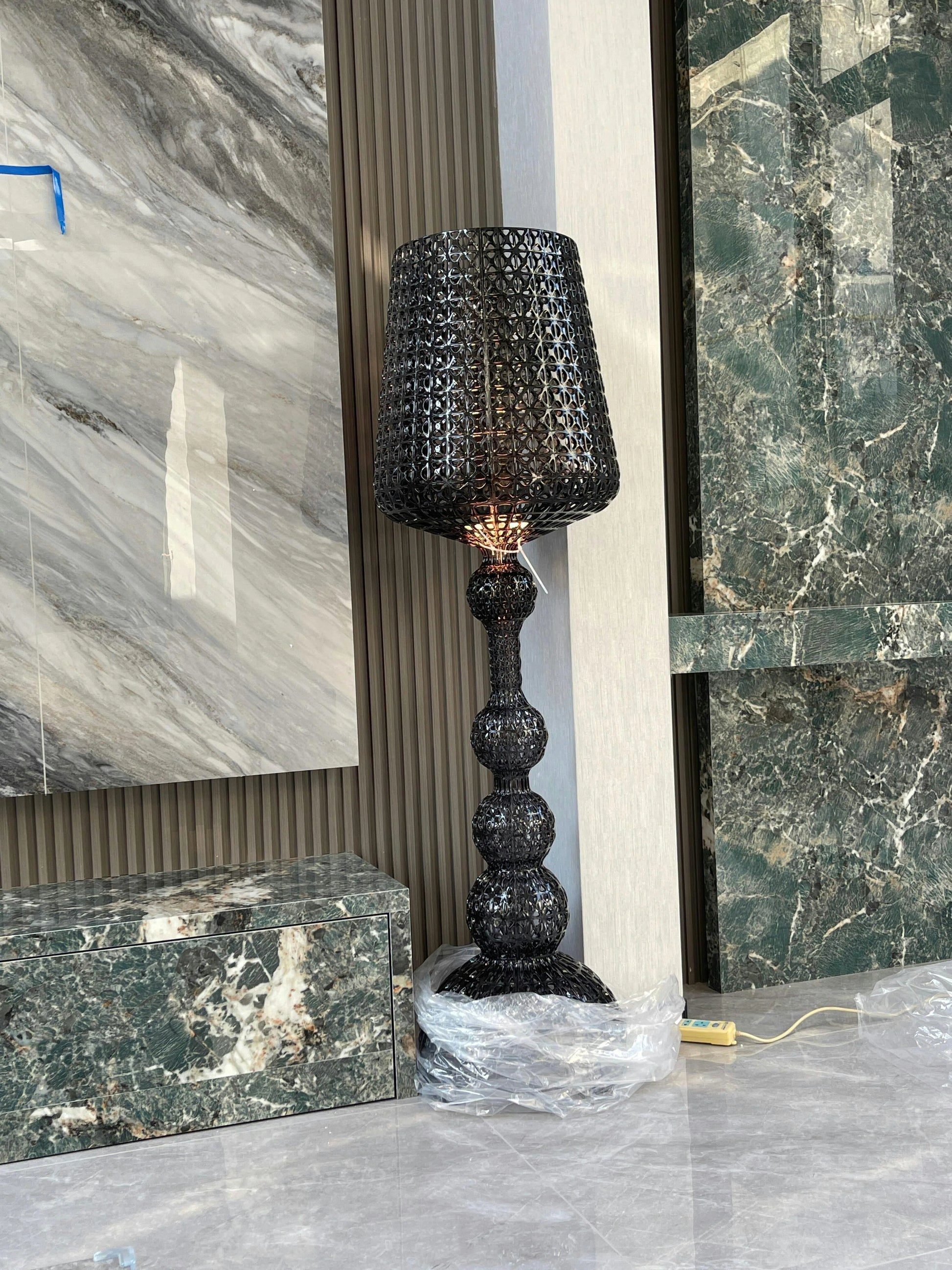 Simple Kabuki Acrylic Floor Lamp - Nuvé
