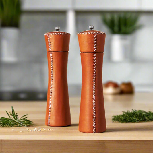 Sal y Pimienta | Leather Salt and Pepper Mills - Nuvé