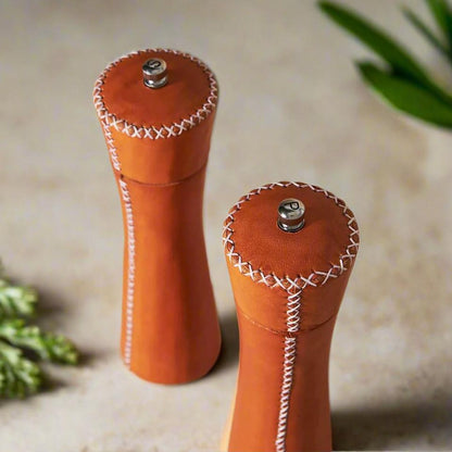 Sal y Pimienta | Leather Salt and Pepper Mills - Nuvé
