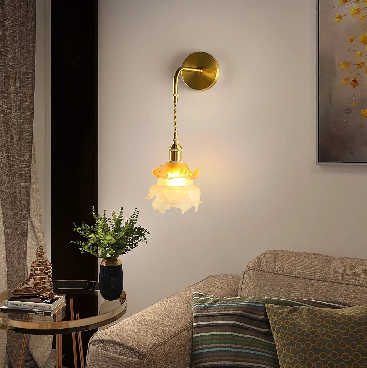 Laura Brass Wall Lamp - Nuvé