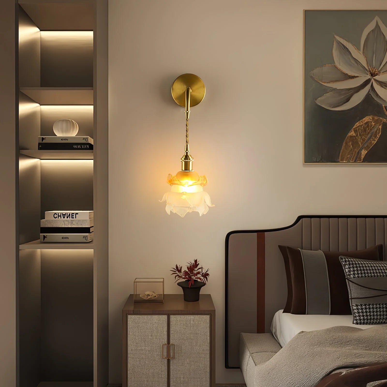 Laura Brass Wall Lamp - Nuvé