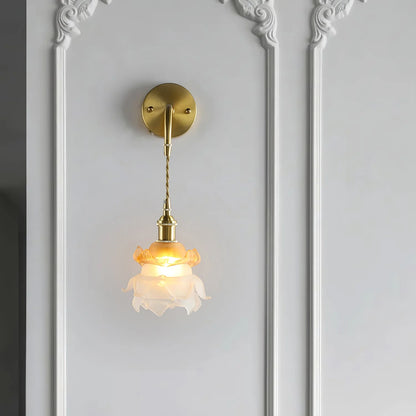 Laura Brass Wall Lamp - Nuvé