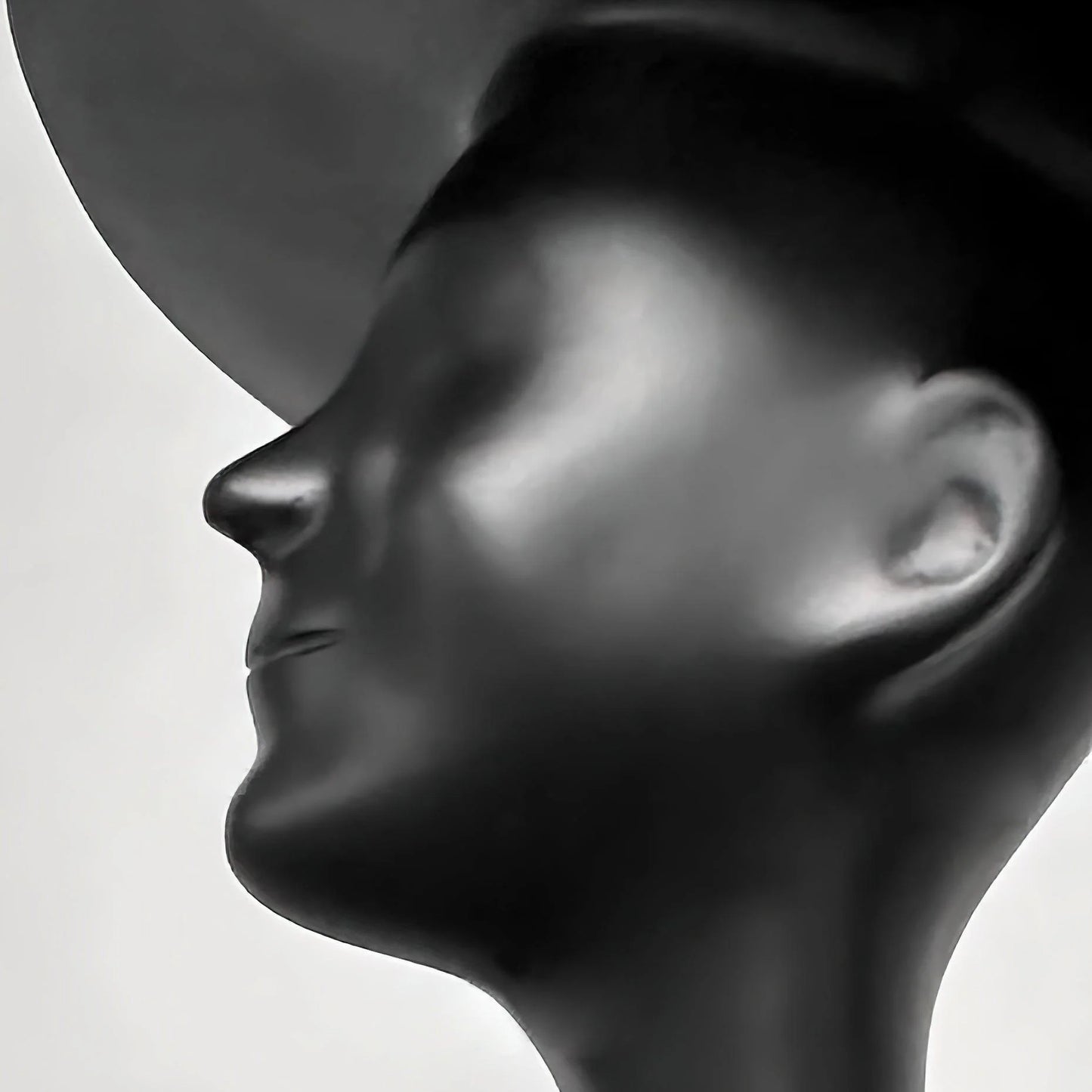 Lexa Sculpture Figure Floor Lamp - Nuvé