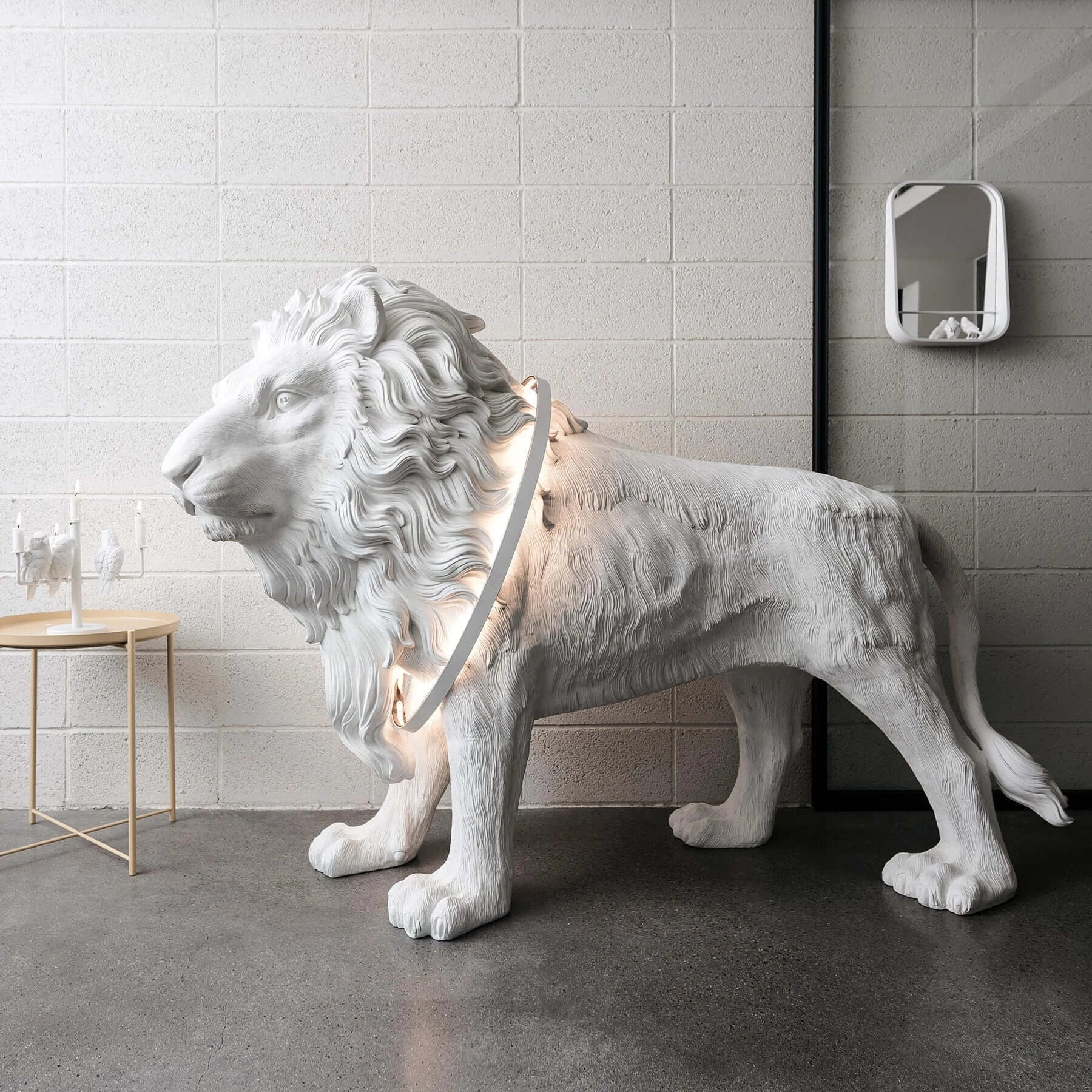 Lion Statue Floor Lamp - Nuvé
