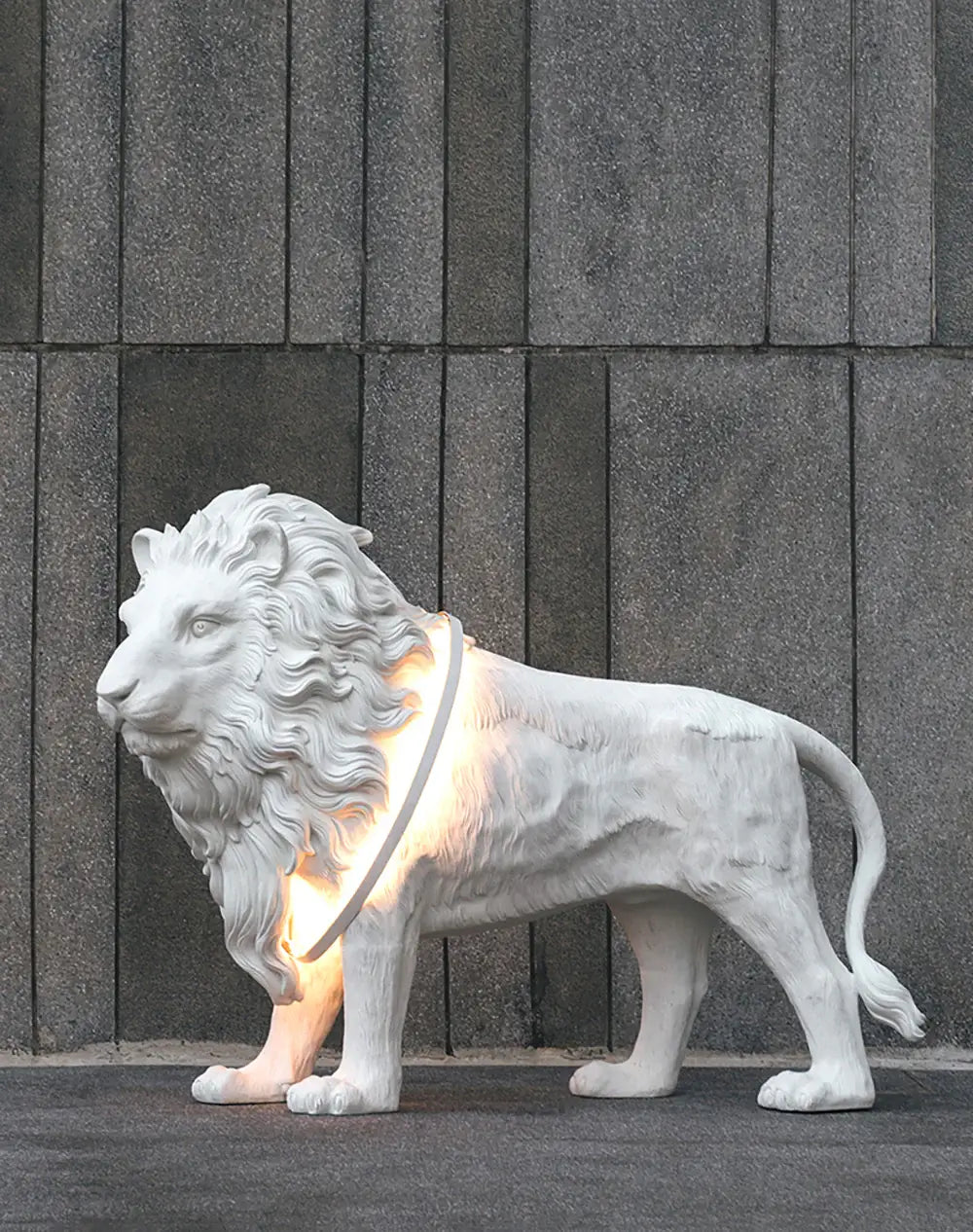 Lion Statue Floor Lamp - Nuvé