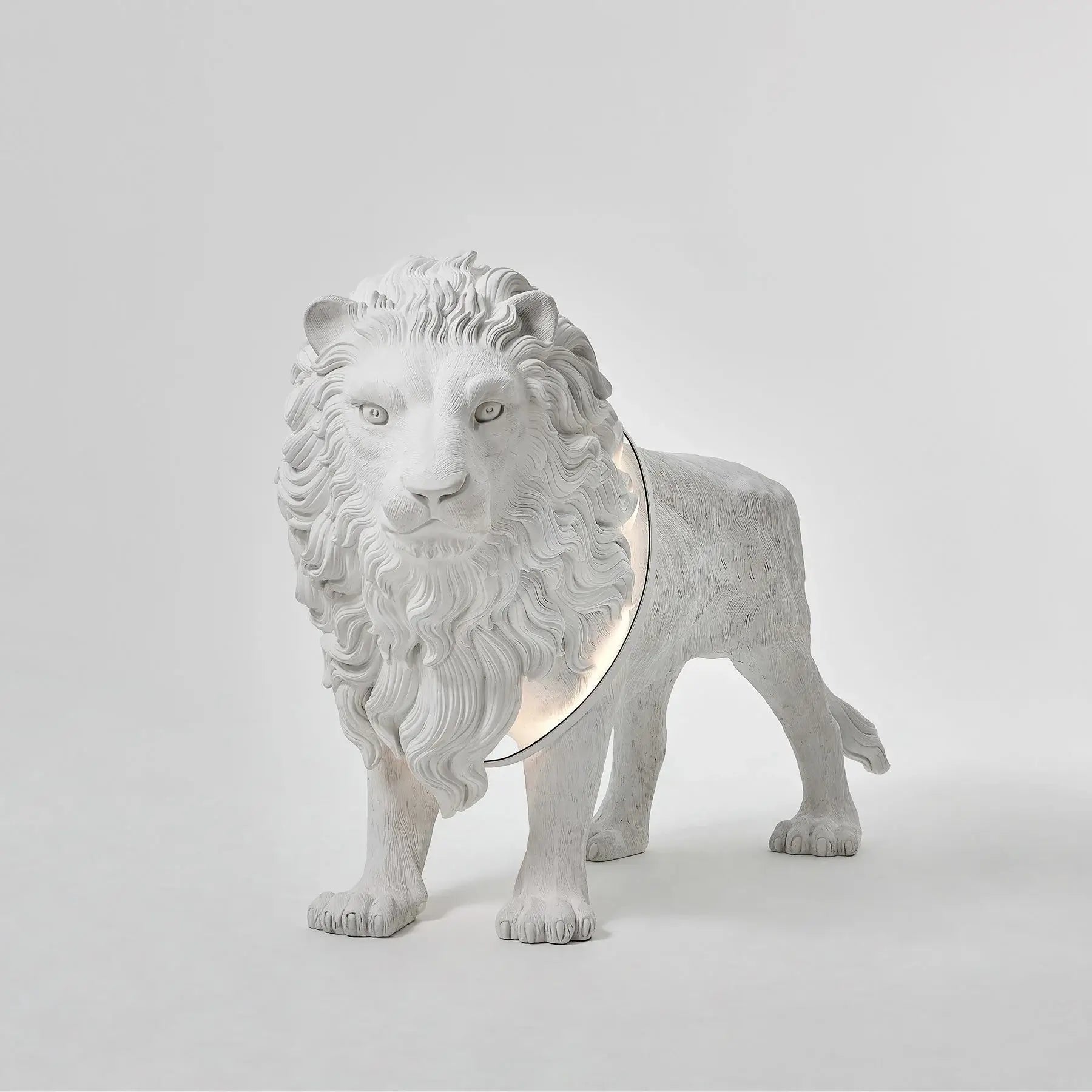 Lion Statue Floor Lamp - Nuvé