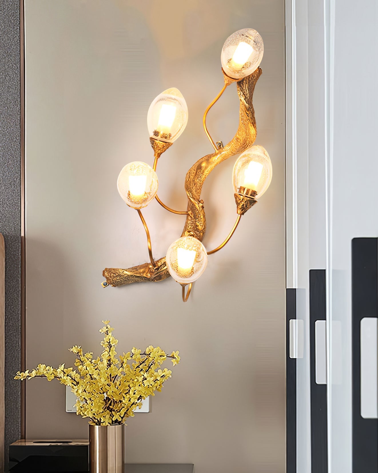 Lotus Brass Wall Lamp - Nuvé