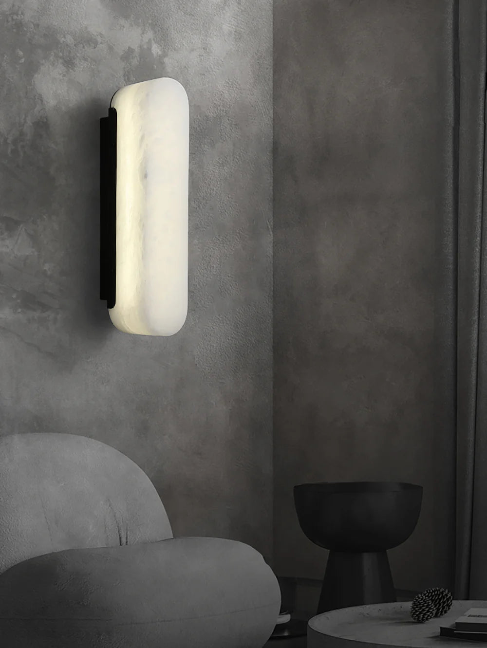 Luxury Alabaster Vertical Wall Lamp - Nuvé