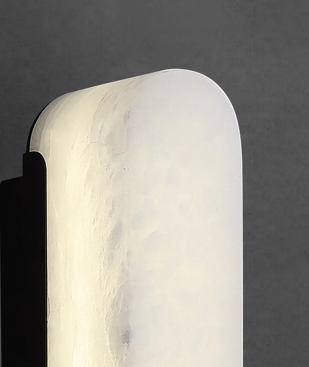 Luxury Alabaster Vertical Wall Lamp - Nuvé