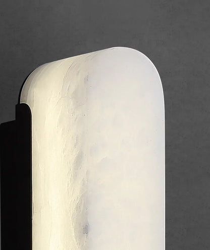Luxury Alabaster Vertical Wall Lamp - Nuvé