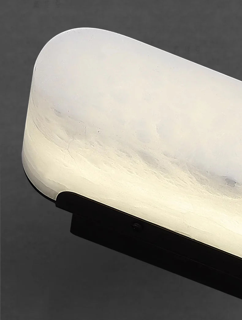 Luxury Alabaster Vertical Wall Lamp - Nuvé