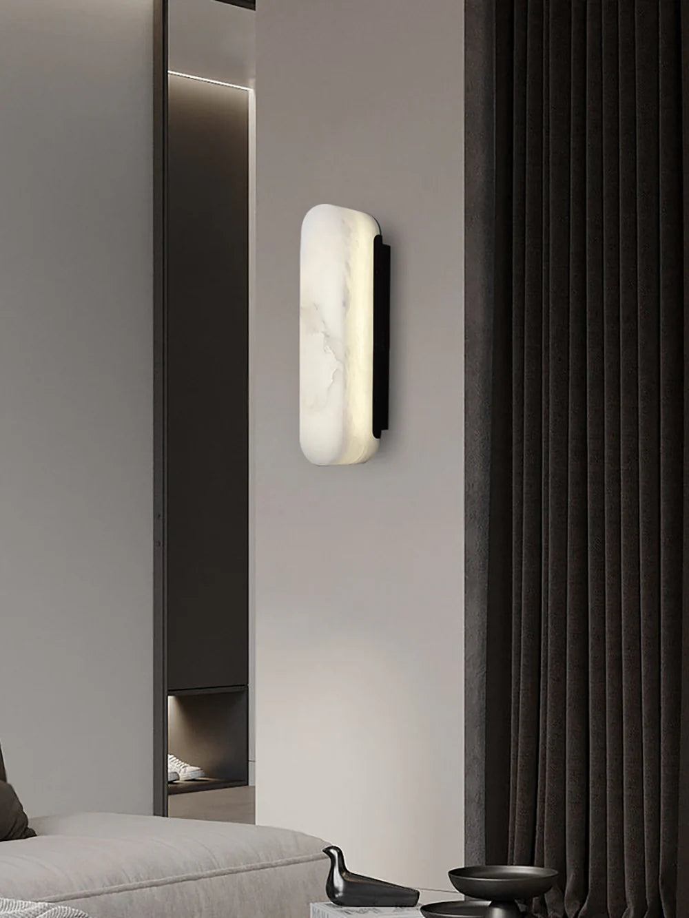 Luxury Alabaster Vertical Wall Lamp - Nuvé
