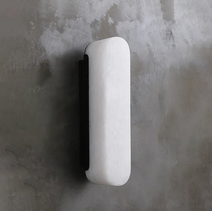 Luxury Alabaster Vertical Wall Lamp - Nuvé