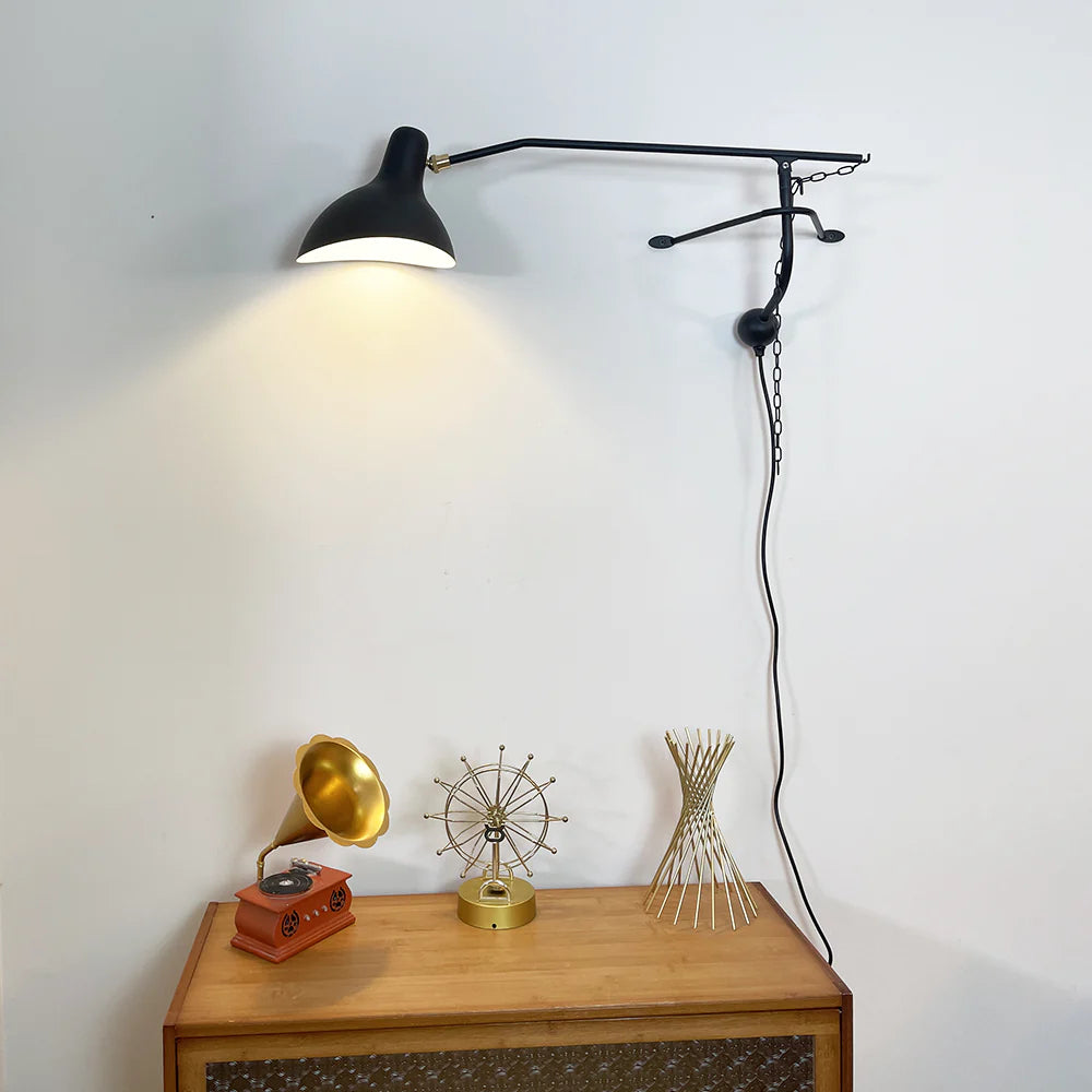 Spiral Mantis Arm Wall Lamp