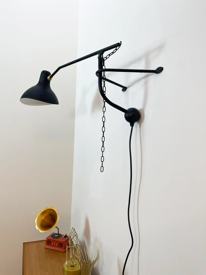 Spiral Mantis Arm Wall Lamp