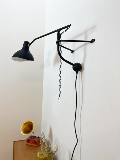 Spiral Mantis Arm Wall Lamp - Nuvé