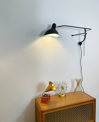 Spiral Mantis Arm Wall Lamp
