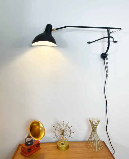 Spiral Mantis Arm Wall Lamp - Nuvé