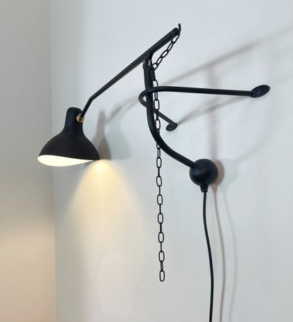 Spiral Mantis Arm Wall Lamp
