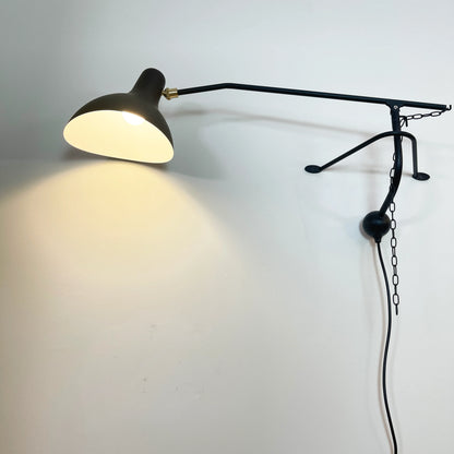 Spiral Mantis Arm Wall Lamp