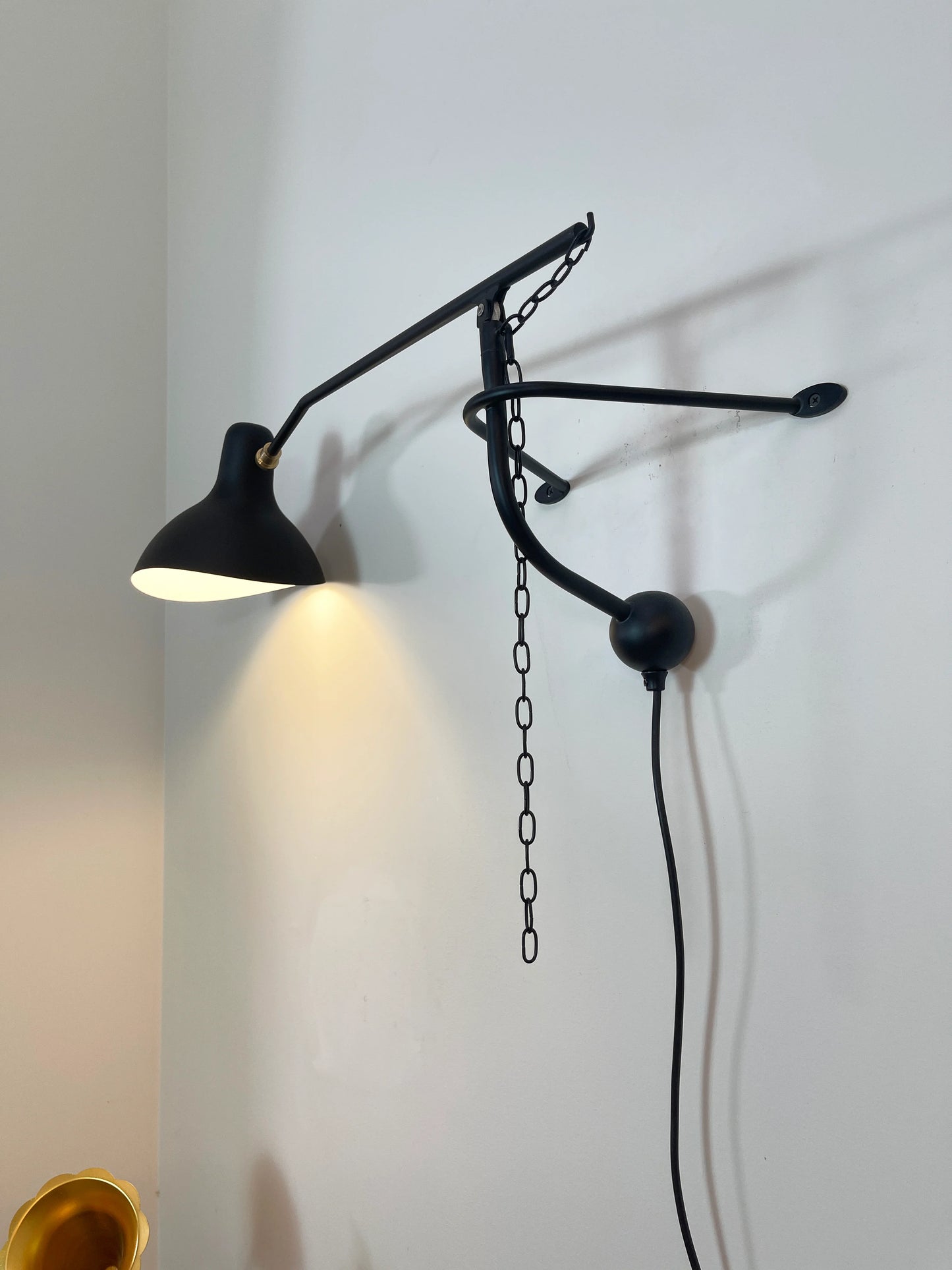 Spiral Mantis Arm Wall Lamp
