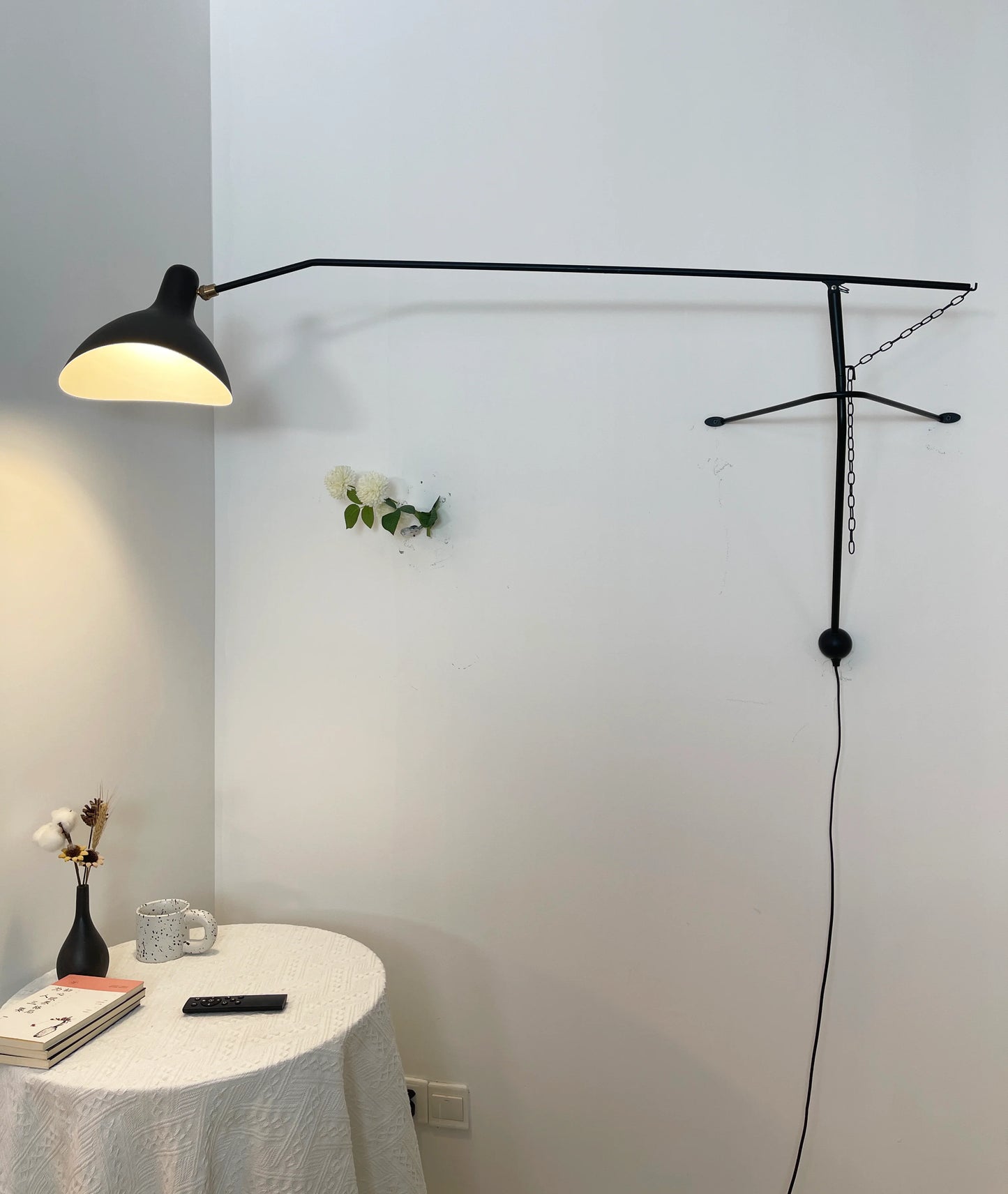 Spiral Mantis Arm Wall Lamp