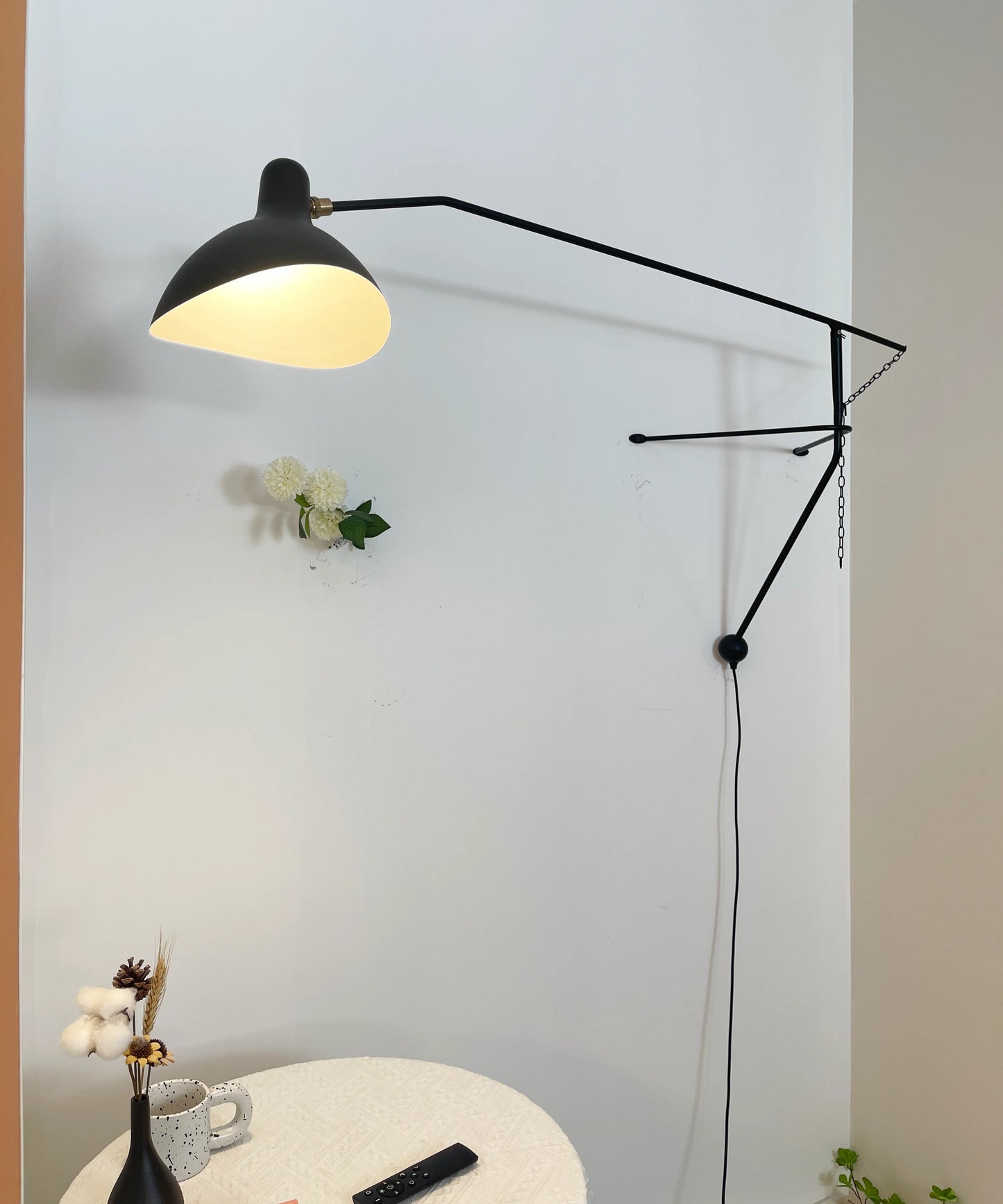 Spiral Mantis Arm Wall Lamp