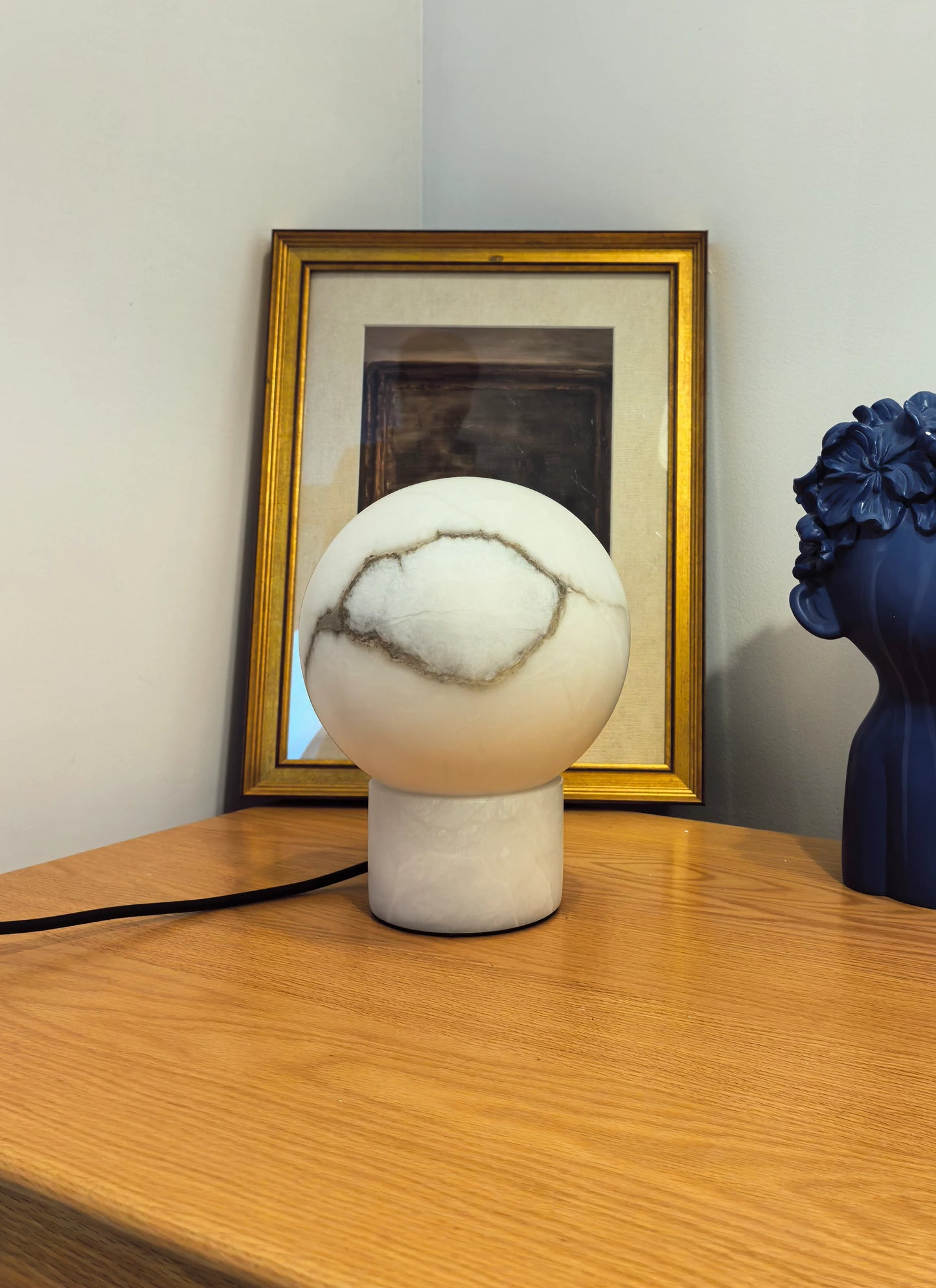 Alabaster Ball Round Table Lamp - Nuvé