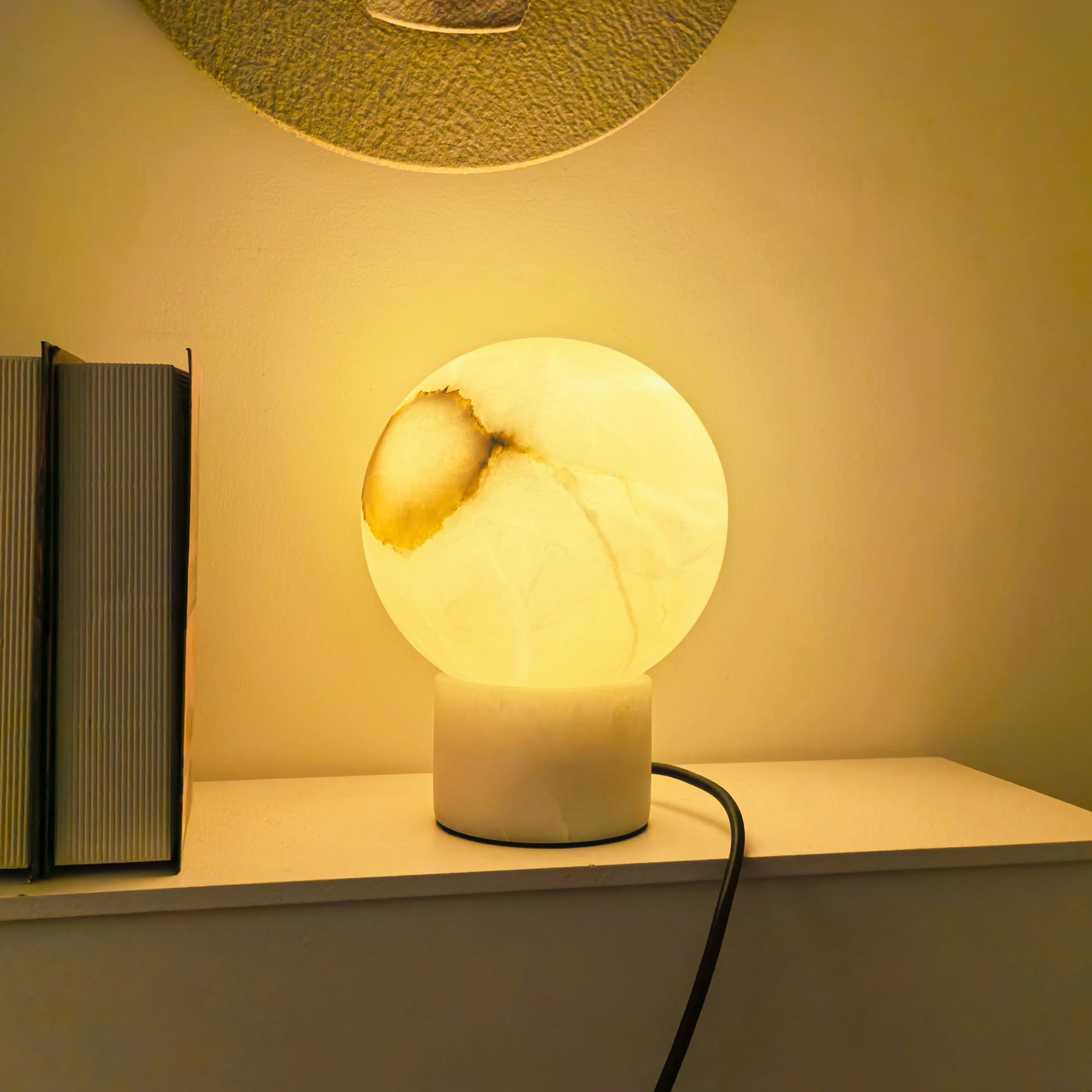 Alabaster Ball Round Table Lamp - Nuvé